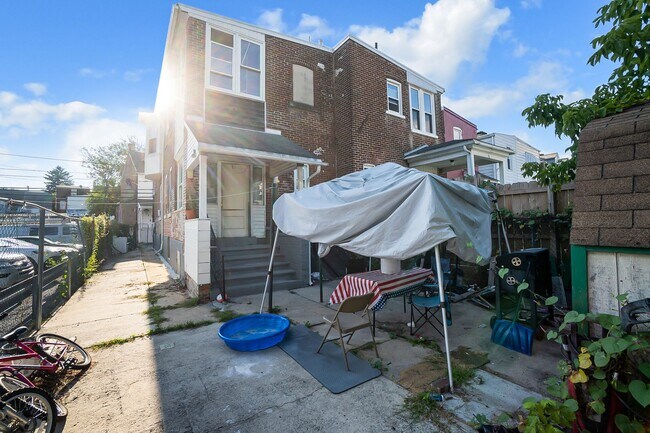 Building Photo - ? Spacious 3-Bedroom Home in Allentown – M...