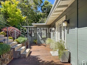 Building Photo - Modern Mill Valley Retreat - A/C - EV - FO...