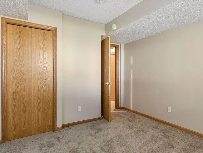 Building Photo - 2085 St Johns Ct