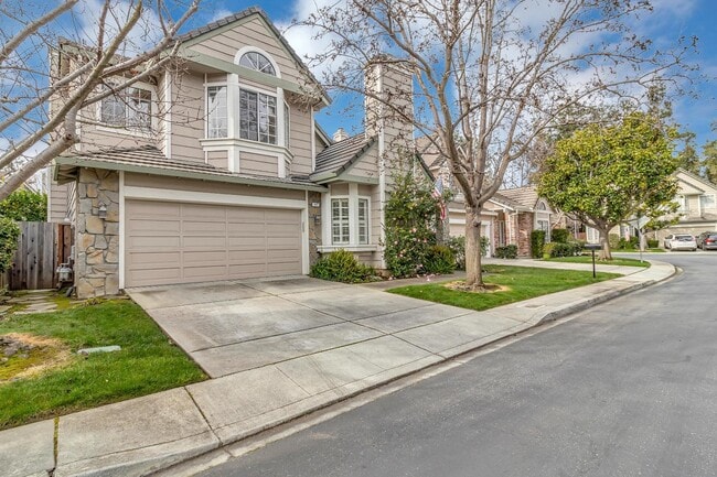 Building Photo - 302 Tadley Ct