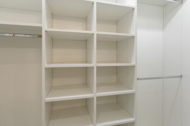 Building Photo - 226 W Edith Ave