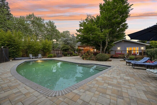 Building Photo - Single-Level Three-Bedroom Retreat in Napa...