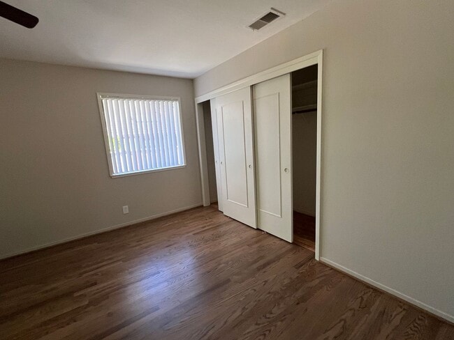 Building Photo - Charming 2-bedroom Menlo Park Cottage
