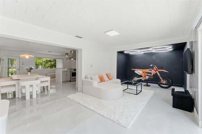 Building Photo - 251 N 71st Ave