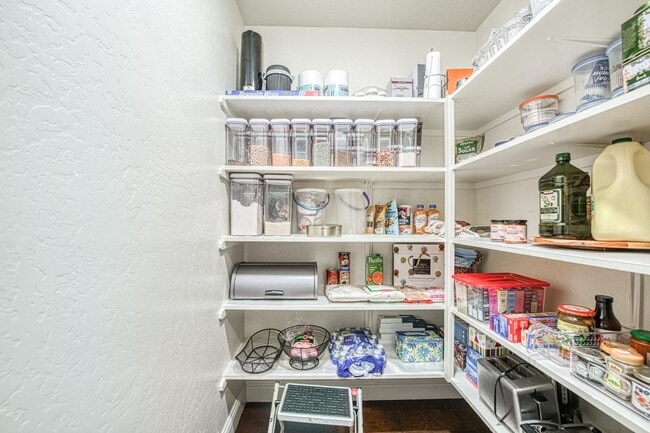 Building Photo - 10509 N Sierra Vista Ave