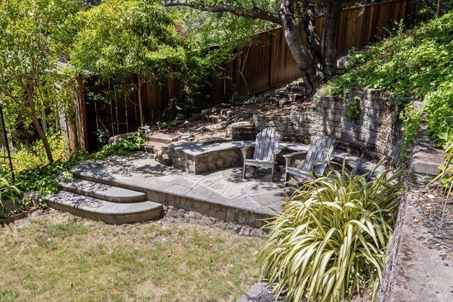 Building Photo - 137 Del Casa Dr