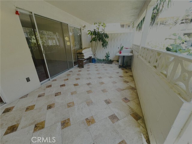 Building Photo - 471 W Duarte Rd
