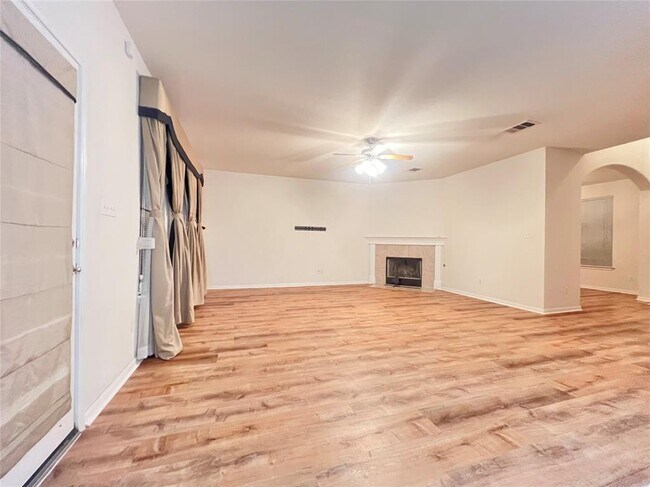 Building Photo - 1103 Apollo Ln