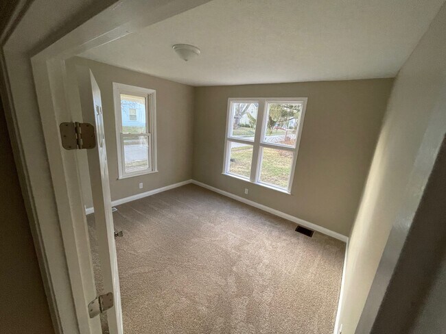Building Photo - 256 Shepper Ave