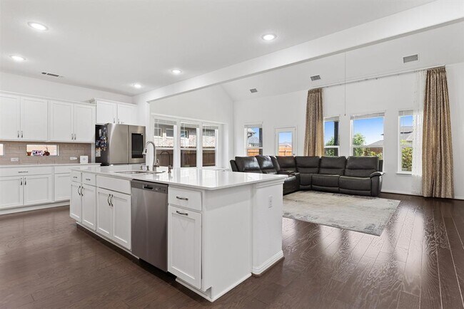 Building Photo - 120 Lenera Dr