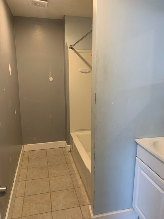 Building Photo - 934 County St