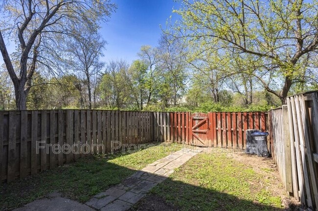 Building Photo - 10270 Cub Run Ct