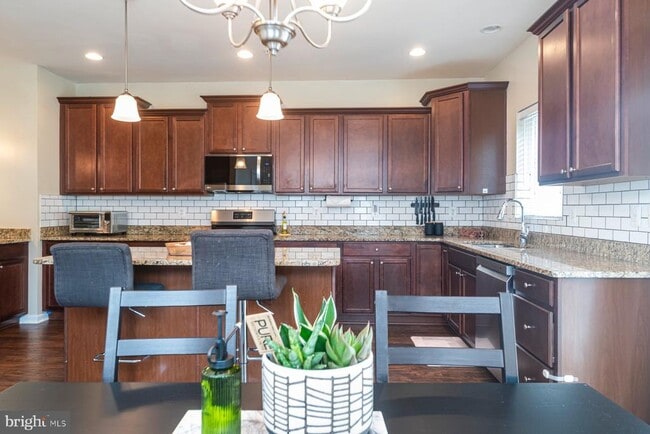 Building Photo - 7469 Tanyard Knoll Ln