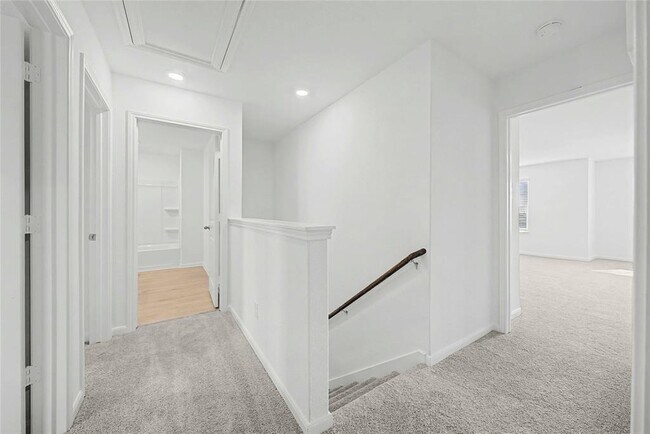 Building Photo - 237 Fairlawn Wy