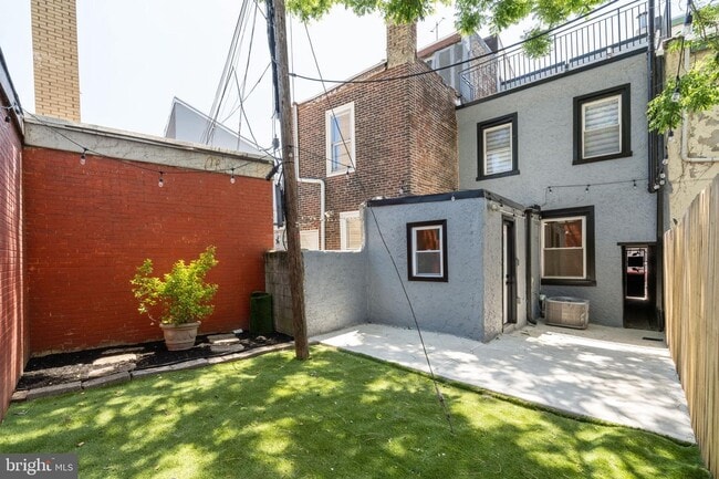 Building Photo - 7 E Oxford St