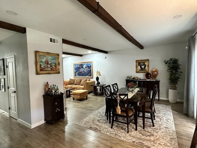 Building Photo - 840 Threadneedle St