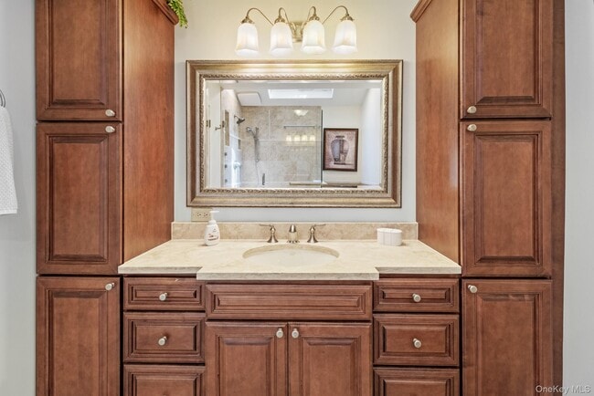 Building Photo - 60 Quogue Riverhead Rd