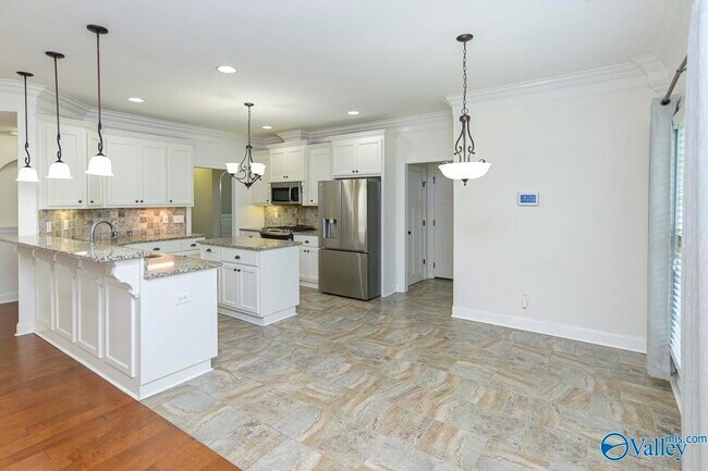 Building Photo - 161 Huntsmen Lane