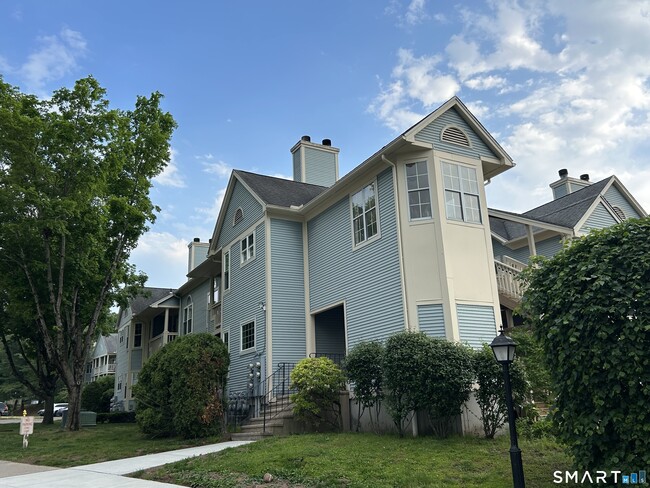 Building Photo - 75 Redwood Dr