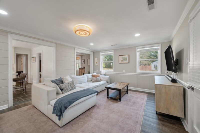 Building Photo - 1 Paula Dr