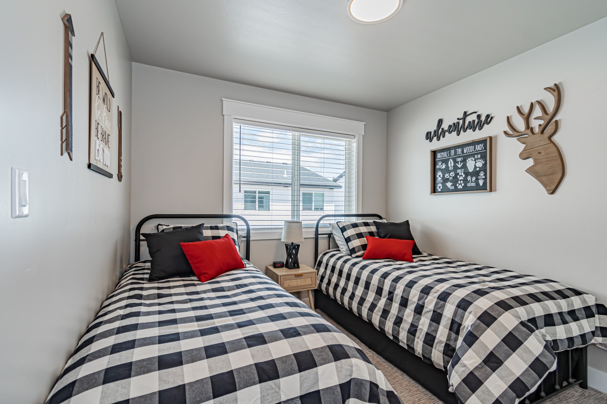 Building Photo - 380 S 3rd W