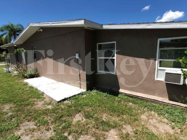 Building Photo - 5112 43rd Ave W