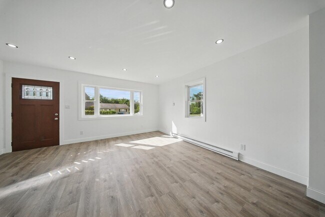 Building Photo - 341 Highland Ave Ext