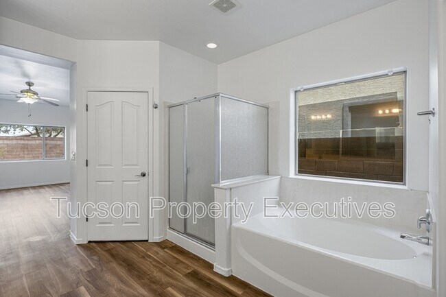 Building Photo - 7585 E Picket Fence Ln