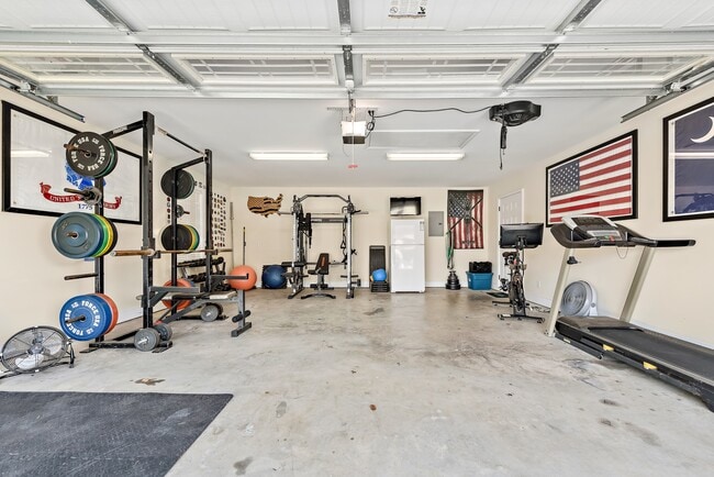 Building Photo - 304 Squirrel Hollow