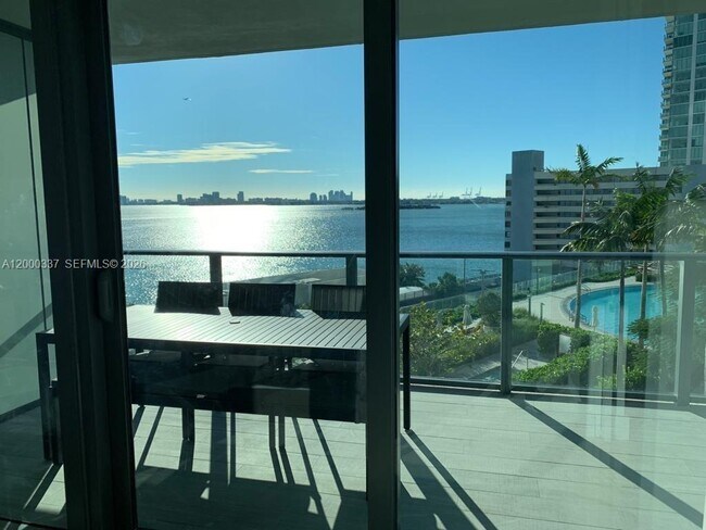 Building Photo - 650 NE 32nd St