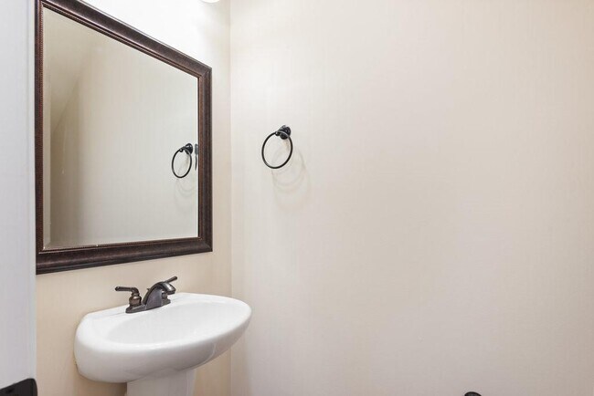 Building Photo - 154 Cypress Ct