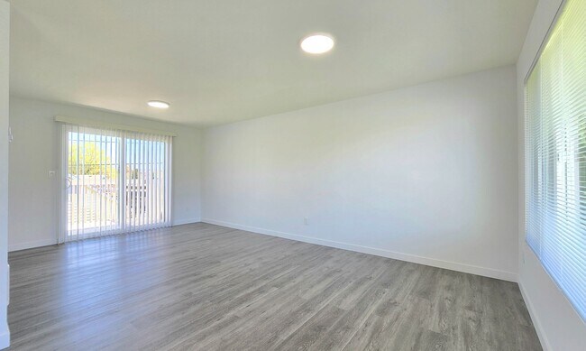 Building Photo - BlyLua