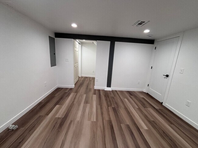 Building Photo - Newly updated 4 bedroom house in Laurelhurst neighborhood!
