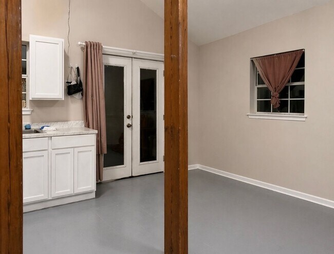 Building Photo - Rental Available: 427D General Mouton Lafayette