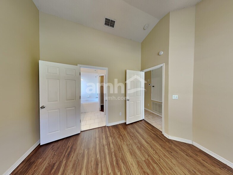 Building Photo - 29333 Yarrow Dr