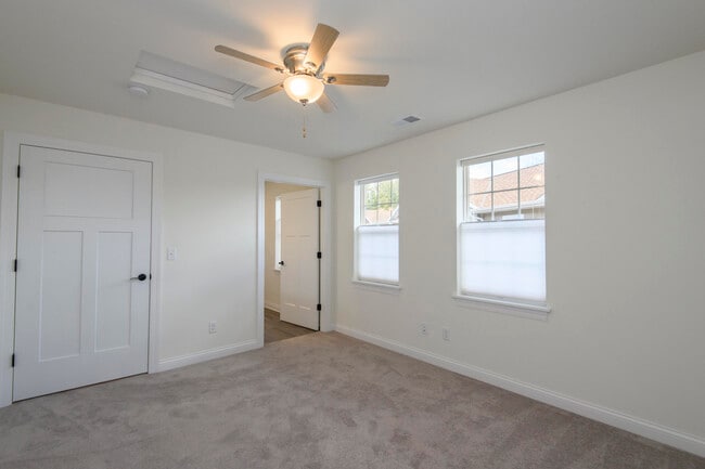 Building Photo - 205 Fox St