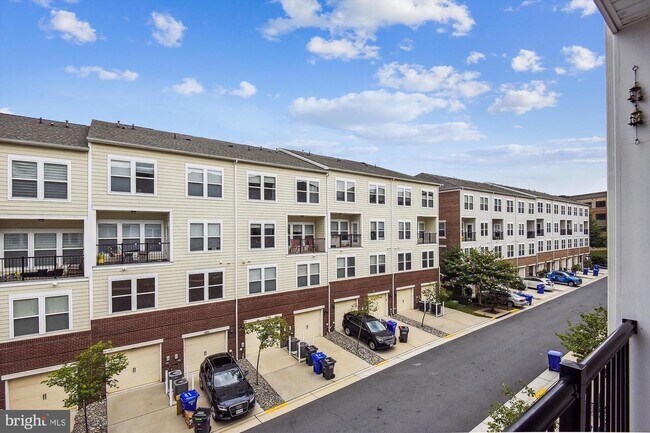 Building Photo - 3028 Rittenhouse Cir