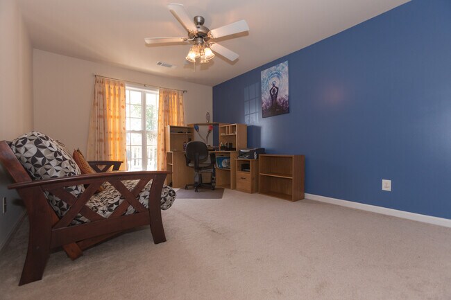 Building Photo - Spectacular 3 Bedroom 2 Bath House in Ocon...