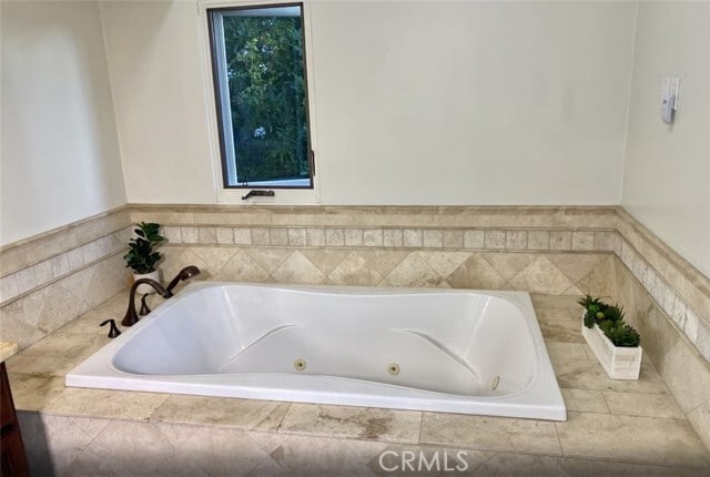 Building Photo - 3015 Hollyridge Dr