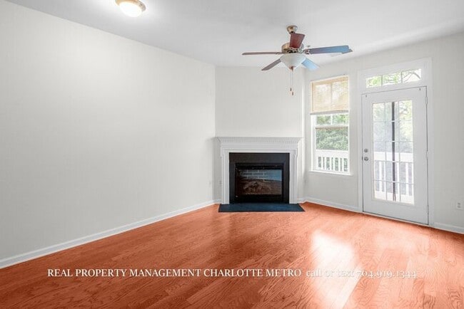 Building Photo - Charming 2 Bed, 2 Bathroom city Retreat Near Uptown Charlotte & Greenway Access