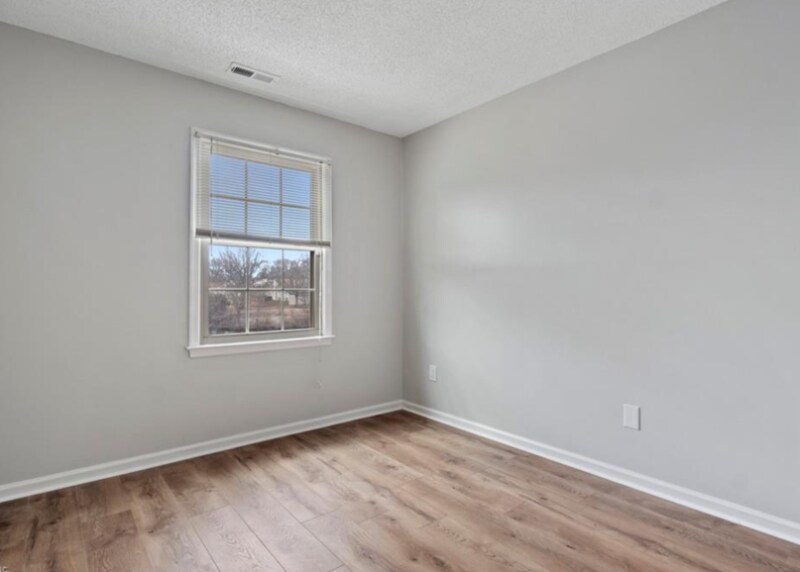 Building Photo - 912 St Andrews Reach