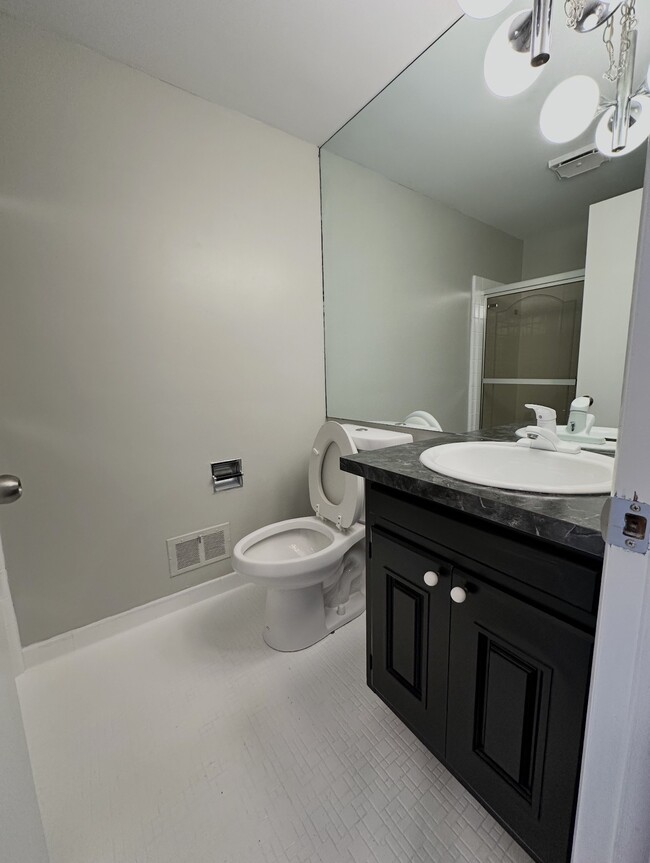 Building Photo - 5285 Hardwoods Dr