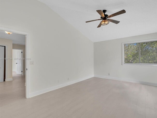 Building Photo - 11407 Lakeview Dr