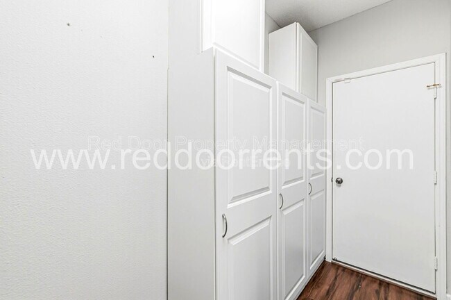 Building Photo - 603 Clear Creek Dr