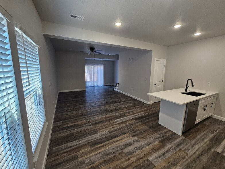 Building Photo - 357 SE 70 Rd