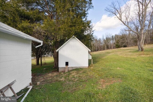 Building Photo - 15615 Falls Rd