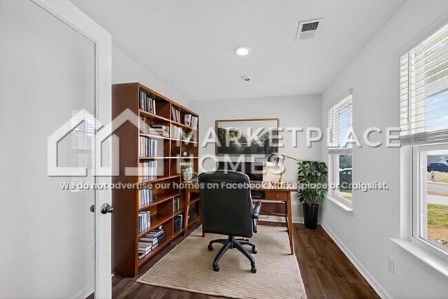 Building Photo - 1067 Evan Ct