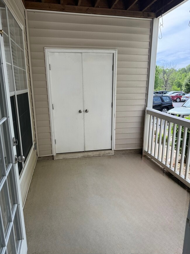 Building Photo - 270 Riverbend Dr
