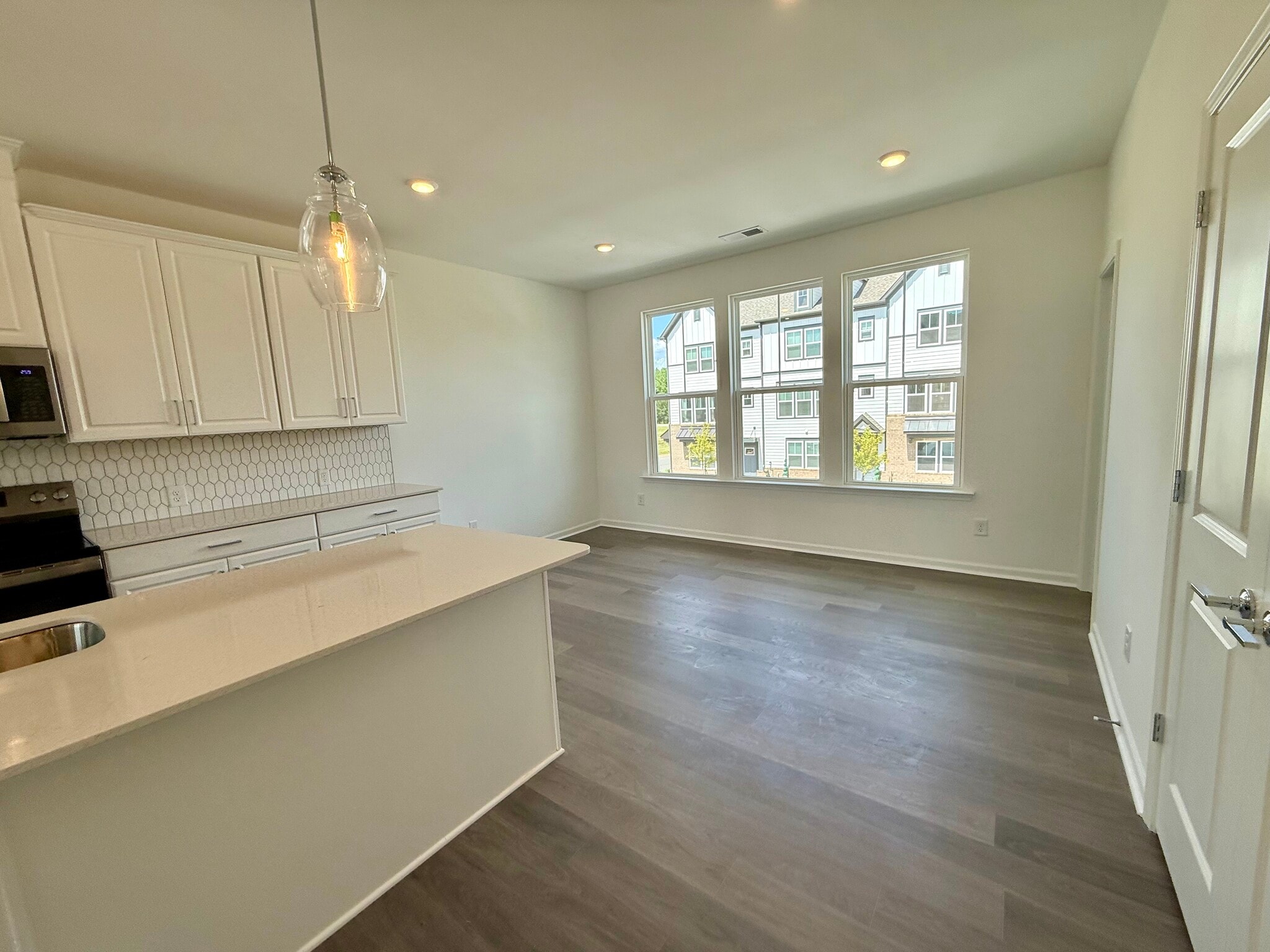 Dining Room - 414 Silver Star Blvd