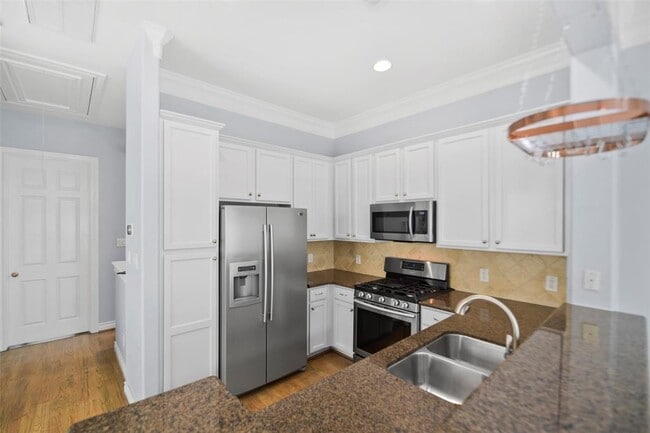 Building Photo - 5954 Kansas St